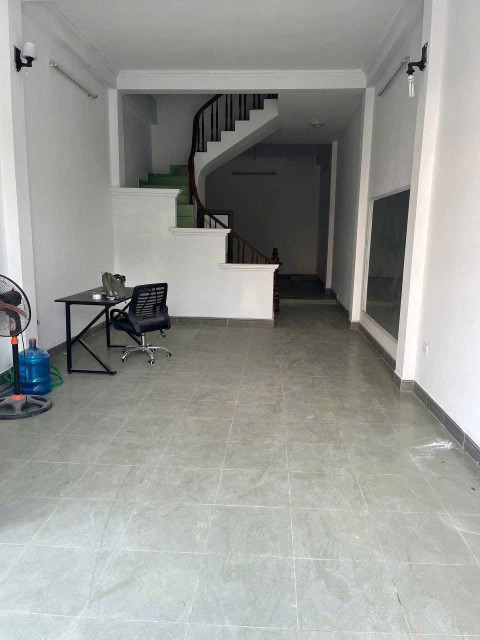 Cho thuê Mặt Phố Thịnh Liệt 4 tầng x 40m2, 4 PN  làm VP c.ty, bán hàng 15 Triệu