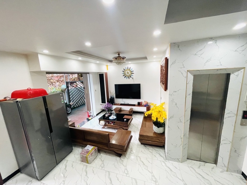 NHÀ THANG MÁY, DT RỘNG 37M/5T- HƠN 7 TỶ, GẦN NGÃ 5 HÀ TRÌ- VÀI BƯỚC CHÂN RA PHỐ BÀ TRIỆU