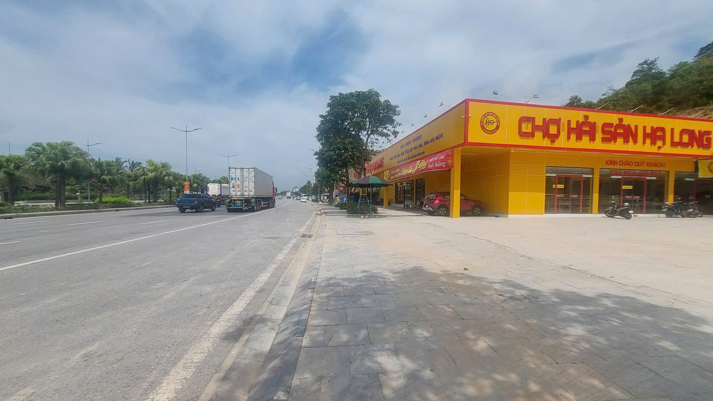 Bán Đất 700,2m² thổ cư 120m² mặt đường quốc lộ 18 tại Phường Tuần Châu, Quảng Ninh