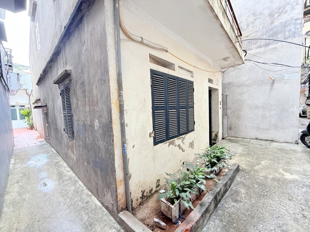 Bán đất ngõ 281 trần khát chân 150M lô góc cách phố 80M hai bà trưng