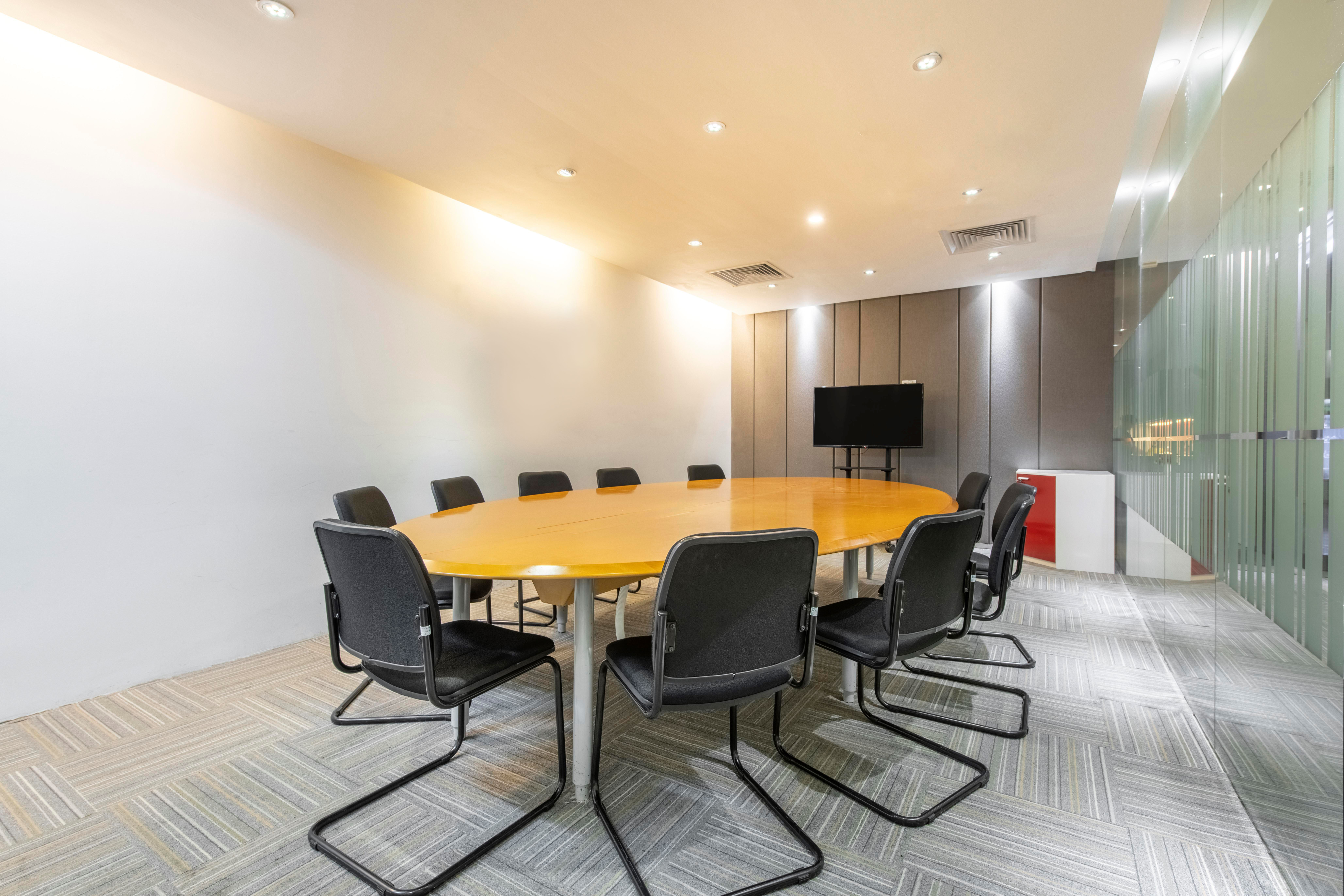 Sẵn sàng làm việc ngay tại không gian văn phòng mở dành cho 10+ người tại Regus Riverside