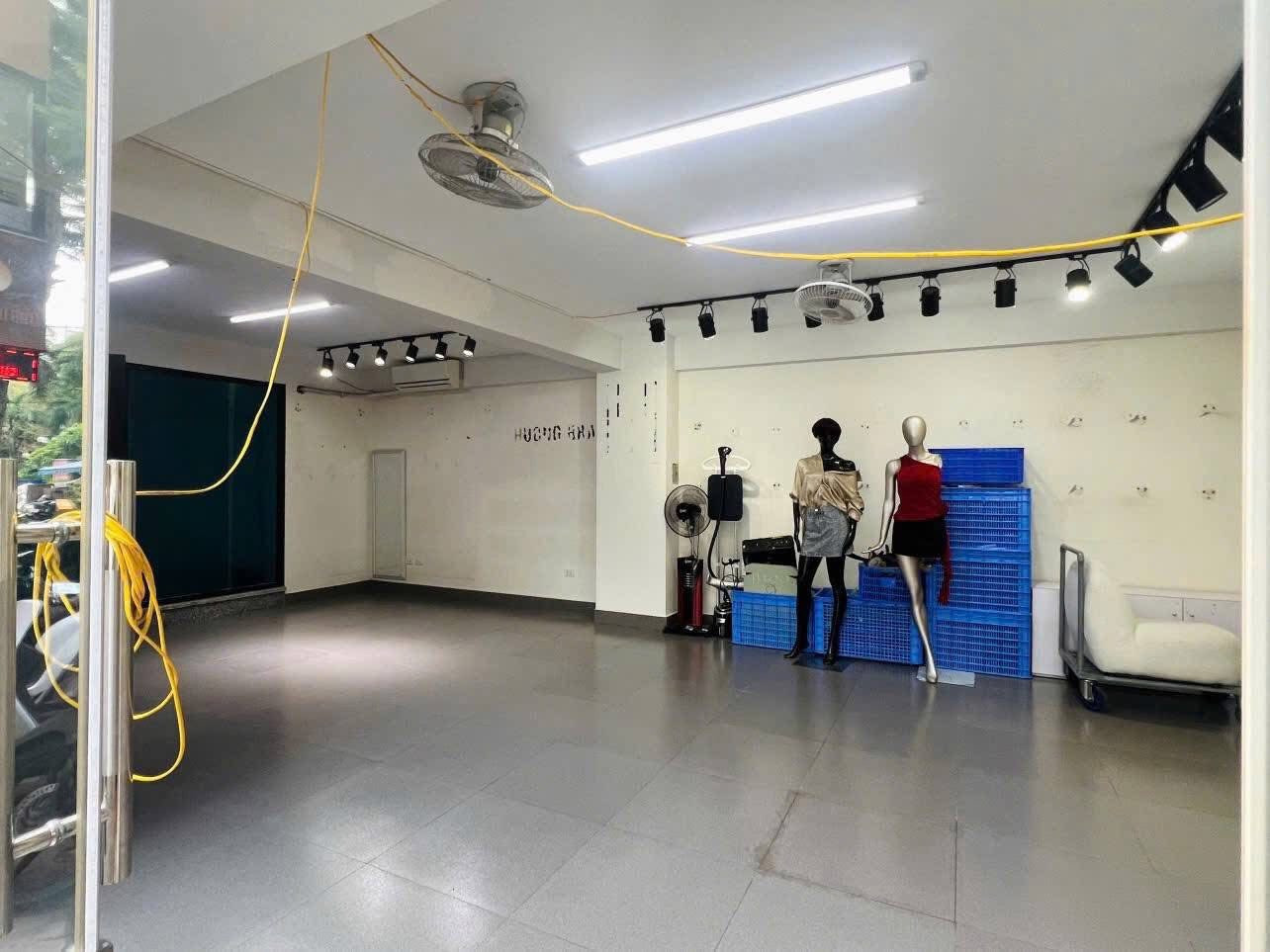 Cho thuê MBKD ngõ ô tô Trần Quang Diệu 50m2, MT9m, 15 Triệu
