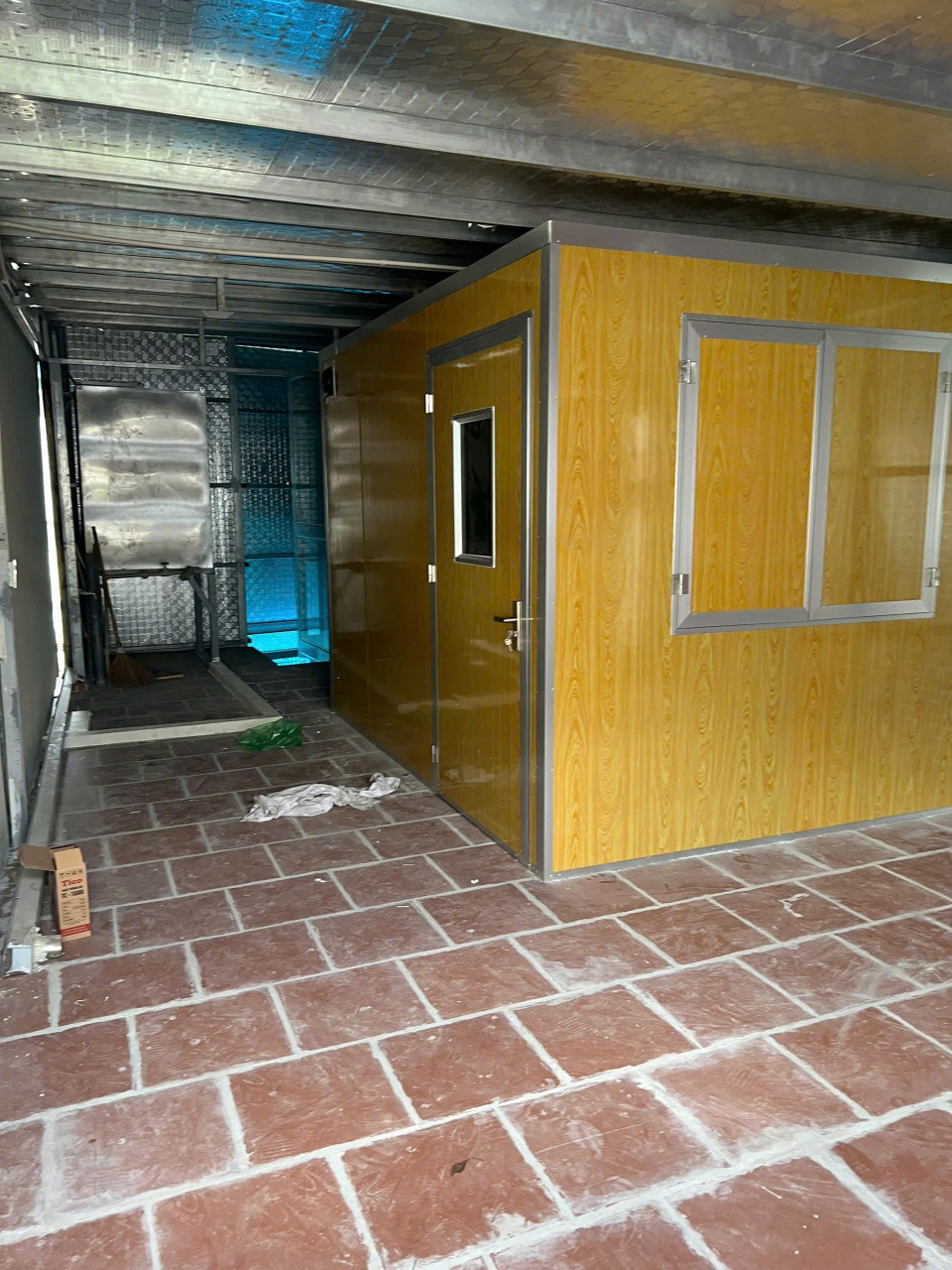 Cho thuê nhà  có thang máy ngõ Huy Văn, 50m2 x 4.5 tầng, 4PN, 4 wc, 20 triệu