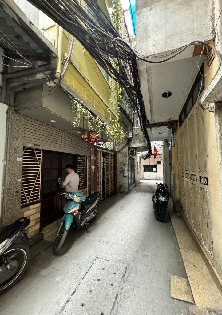 Bán nhà Tôn Đức Thắng, 28m ô tô đỗ cửa,  ngõ thông 9 Tỷ