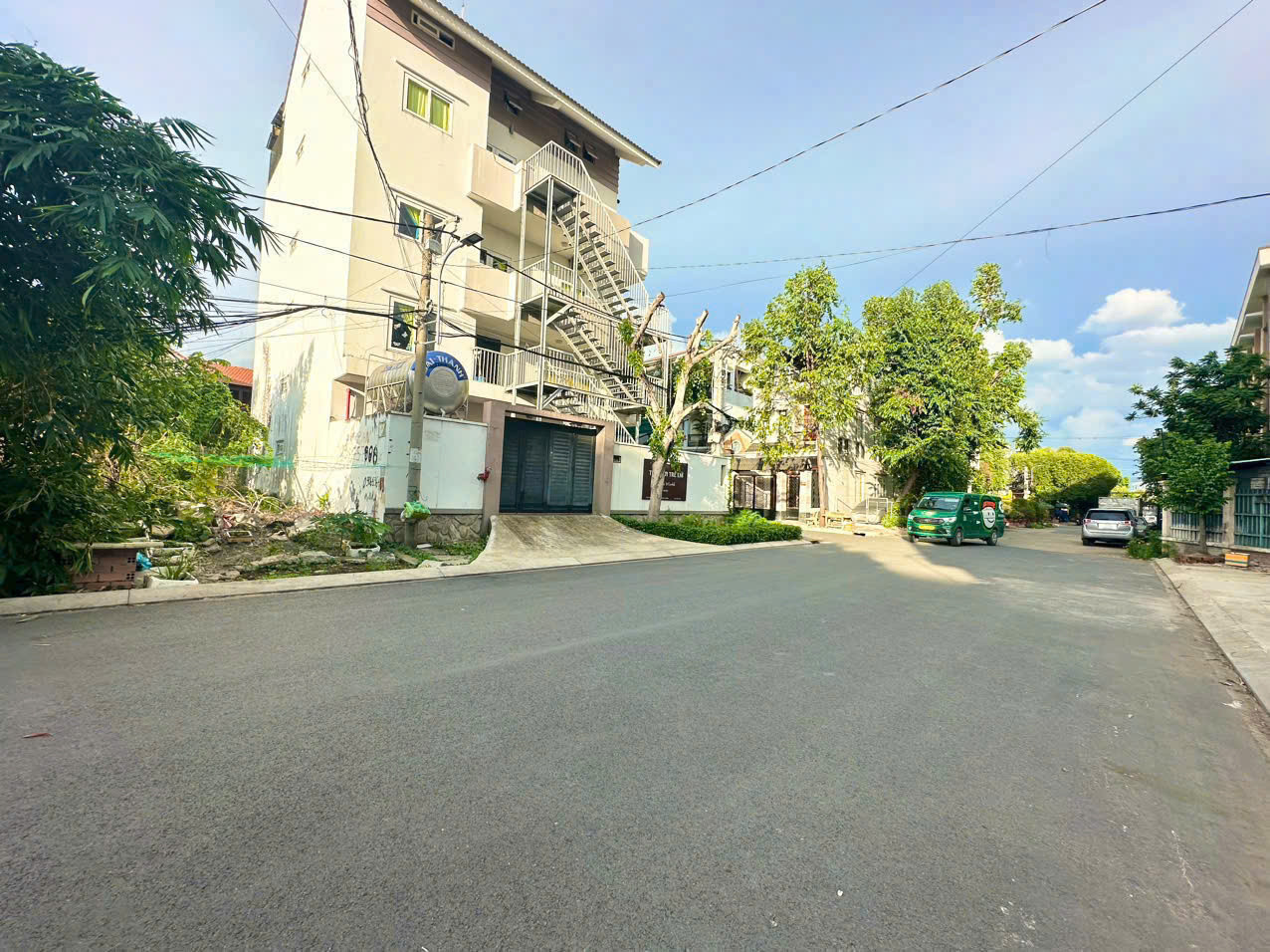 BDS  HVL Đường rộng 16m đường số  27, Phạm Văn Đồng vào 100m, ra Sông Sài Gòn 100m. P. Hiệp Bình Chánh TP Thủ Đức.