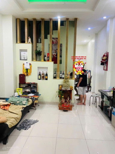 Bán nhà: Ngay ngã 4 Thủ Đức với 1 trệt, 2 lầu, 3WC, 3PN đường xe hơi tránh nhau giá chỉ 3,45 tỷ.