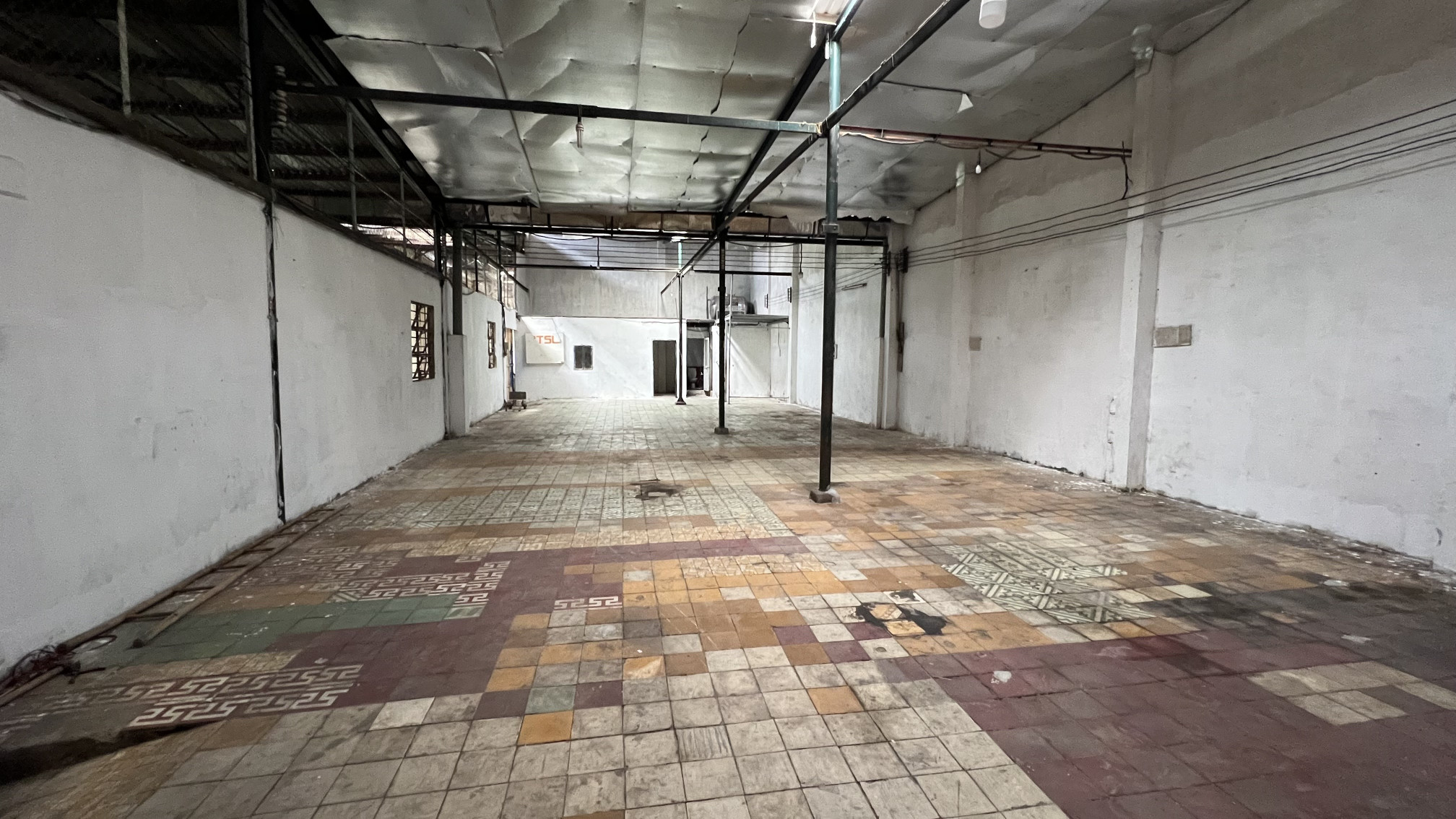 Cho thuê kho diện tích sử dụng 300m2, Q. Tân Phú