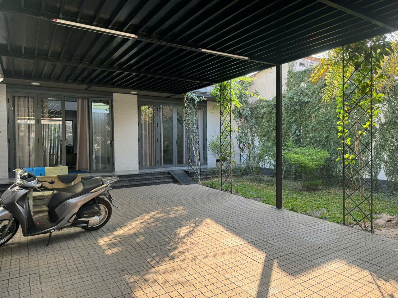BIỆT THỰ SIÊU ĐẸP MẶT TIỀN ĐƯỜNG HIỆP THÀNH 06, QUẬN 12 GIÁ CỰC TỐT