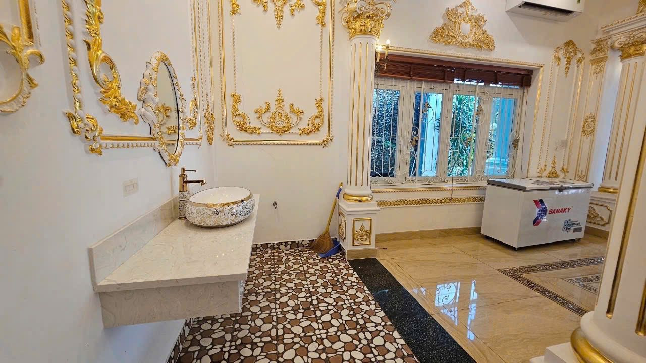 Gia đình đi định cư cần bán biệt thự dát vàng phường Hiệp Thành, Q12, Tp.HCM