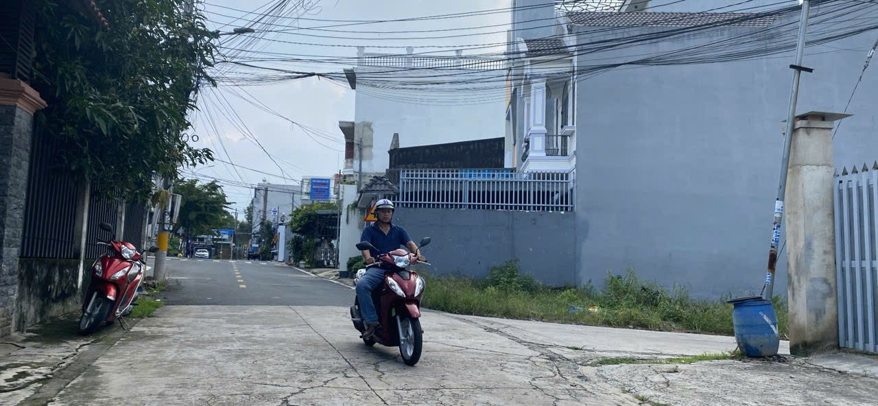 Bán  lô góc phường Hiệp Thành TDM Bình Dương. 140m2 có 100 thổ cư giá 2.9 tỷ