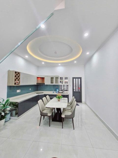 Nhà 1 trệt 3 lầu sổ hoàn công Vip Mt Nguyễn Văn Trỗi-