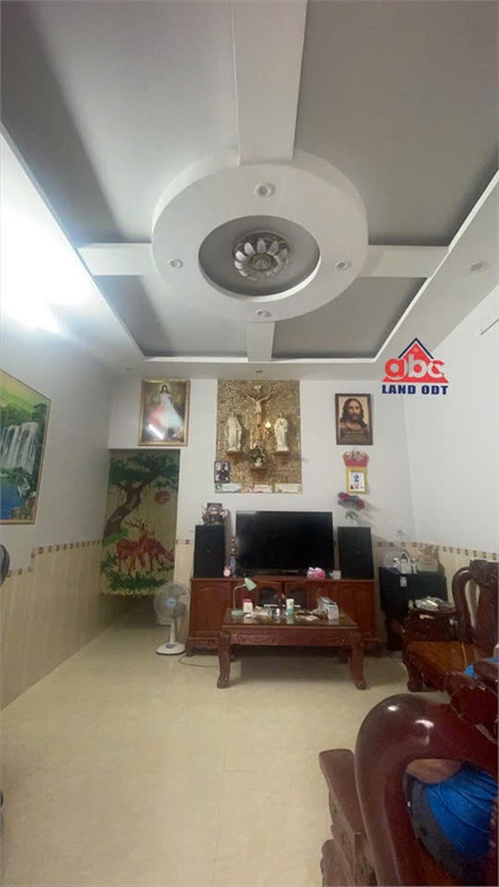 NP1109 nhà đẹp khu xóm đạo an ninh. đông đúc dân cư tấp nập. gần chợ. trường học