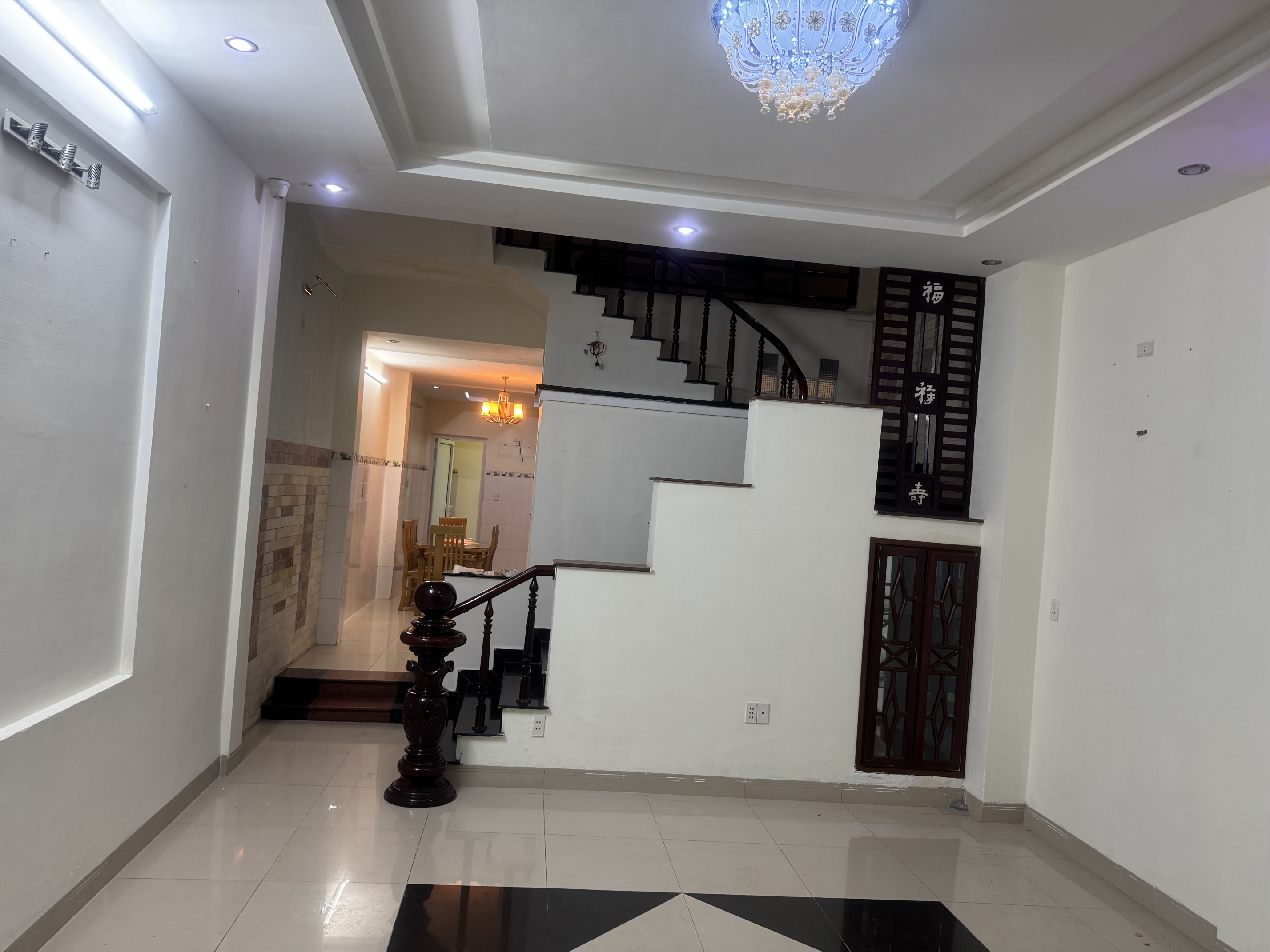 Nhà 3 tầng, 31 Hoàng Thúc Trâm,gần Sân Bay Đà Nẵng. giá 7.9 tỷ.