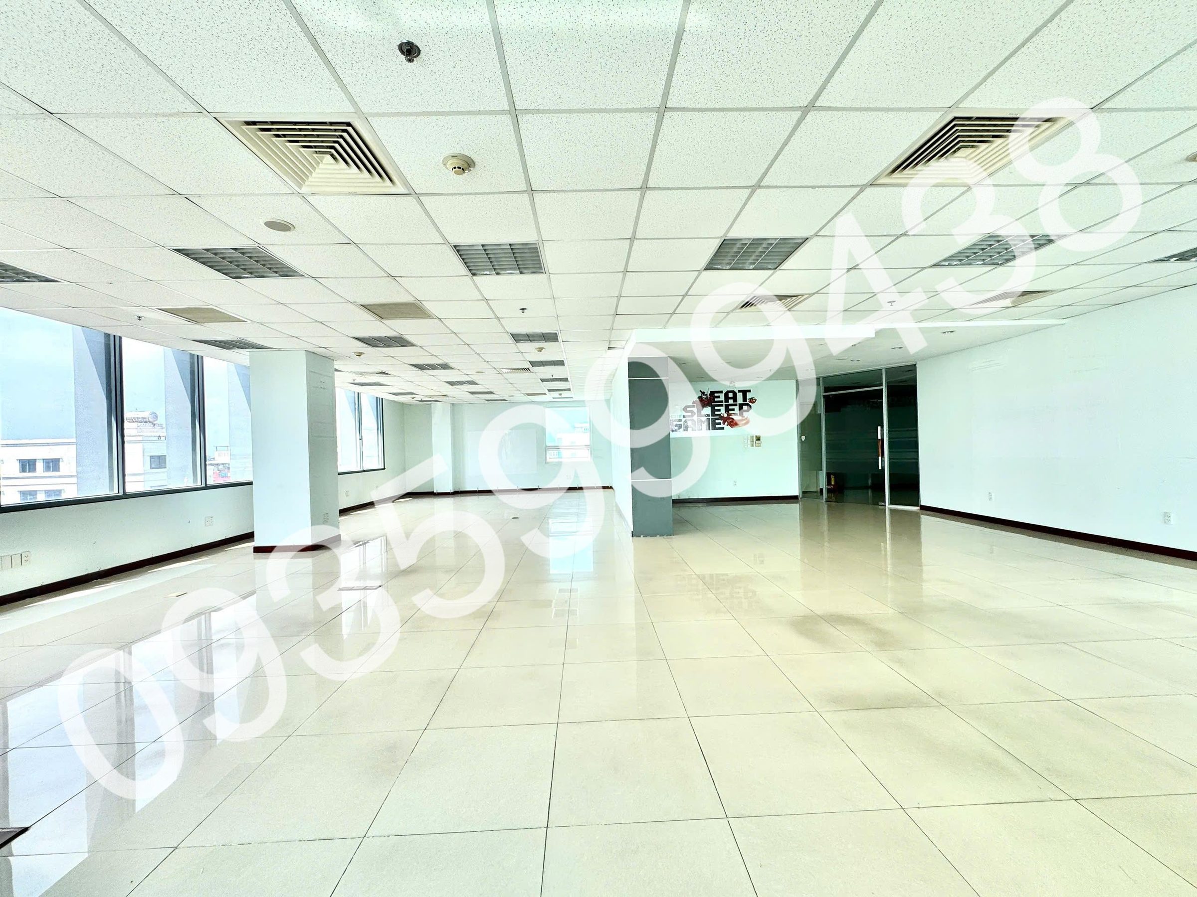 CHO THUÊ VĂN PHÒNG 140 M2 - 250.000Đ/M2, FREE 35 CHỖ ĐỂ XE. LH: 0935 999 438
