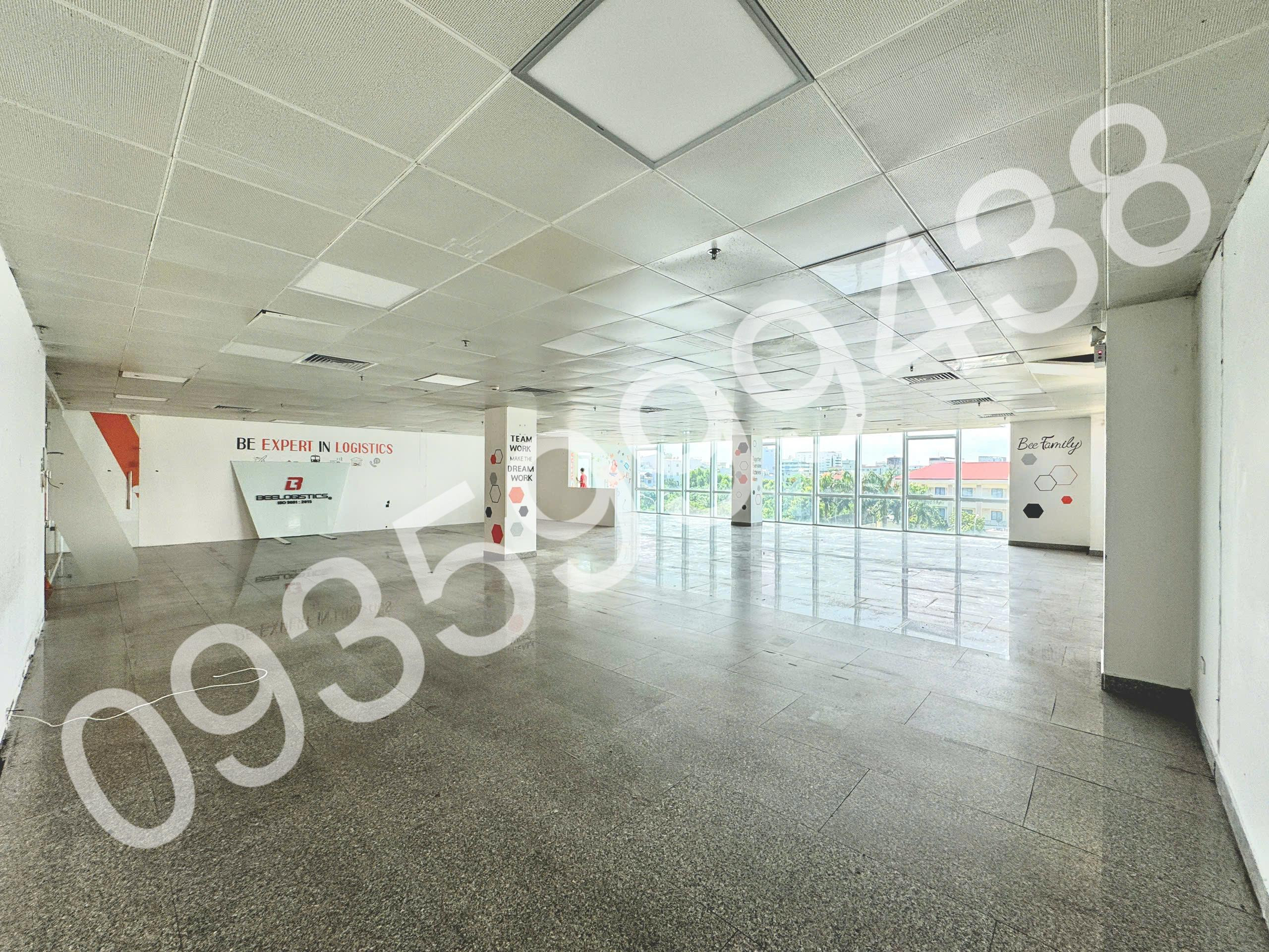 CHO THUÊ VĂN PHÒNG 320 M2 CHỈ 240.000Đ/M2 NGAY NGUYỄN VĂN LINH. LH: 0935 999 438