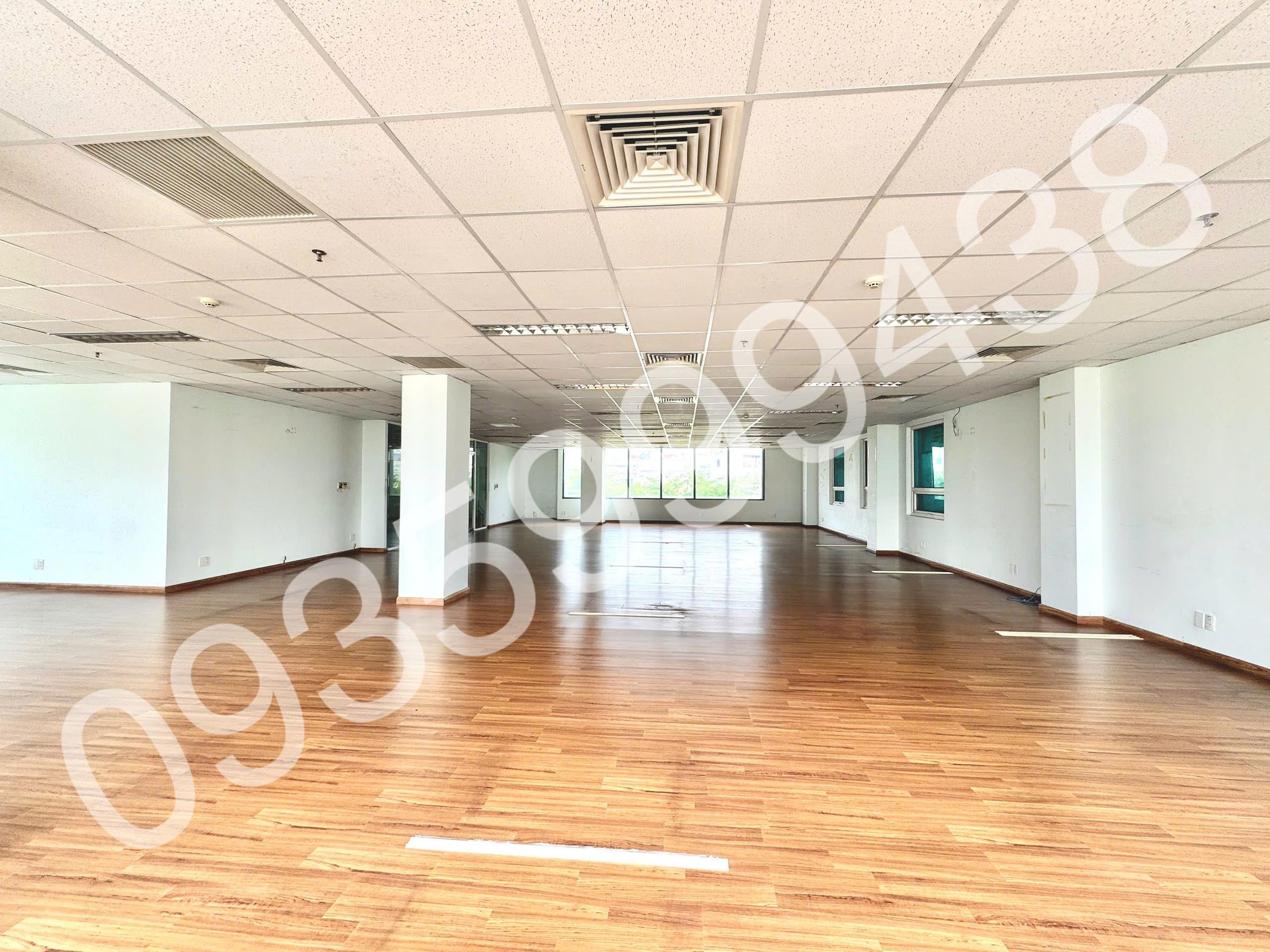 CHO THUÊ VĂN PHÒNG 240 M2 - 60 TR KHU HOÀ CƯỜNG, FREE 60 CHỖ ĐỂ XE, LH: 0915 892 573