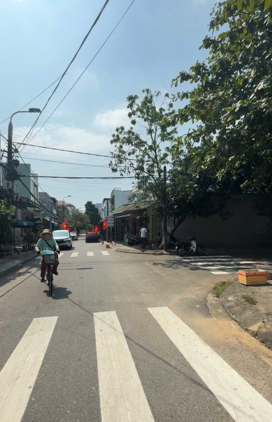 Nhà 2 Tầng - Rất kiên cố, Đường 5.5m sát biển đường Giáp Văn Cương