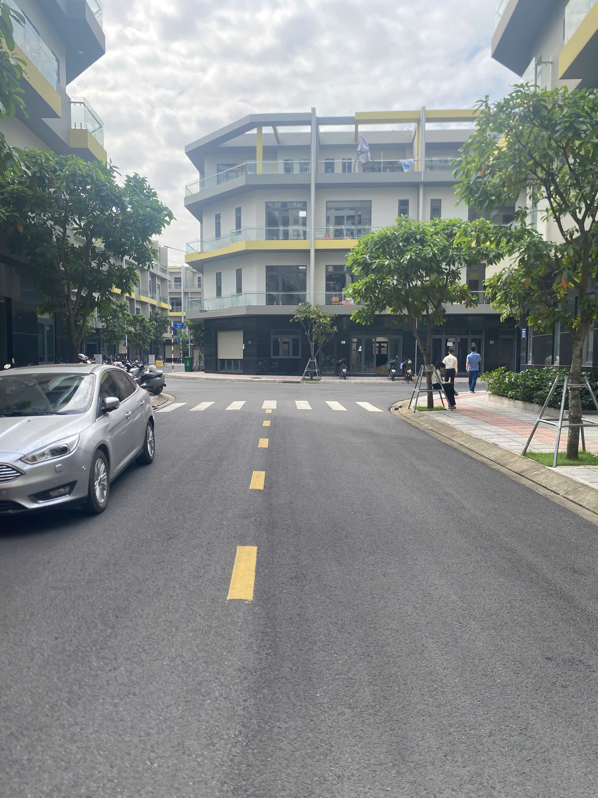 Bán Nhà phố Thương mại 4 tầng căn hoa hậu, trung tâm Bcons City, ngay Làng Đại học giá nhỉnh 10 tỷ