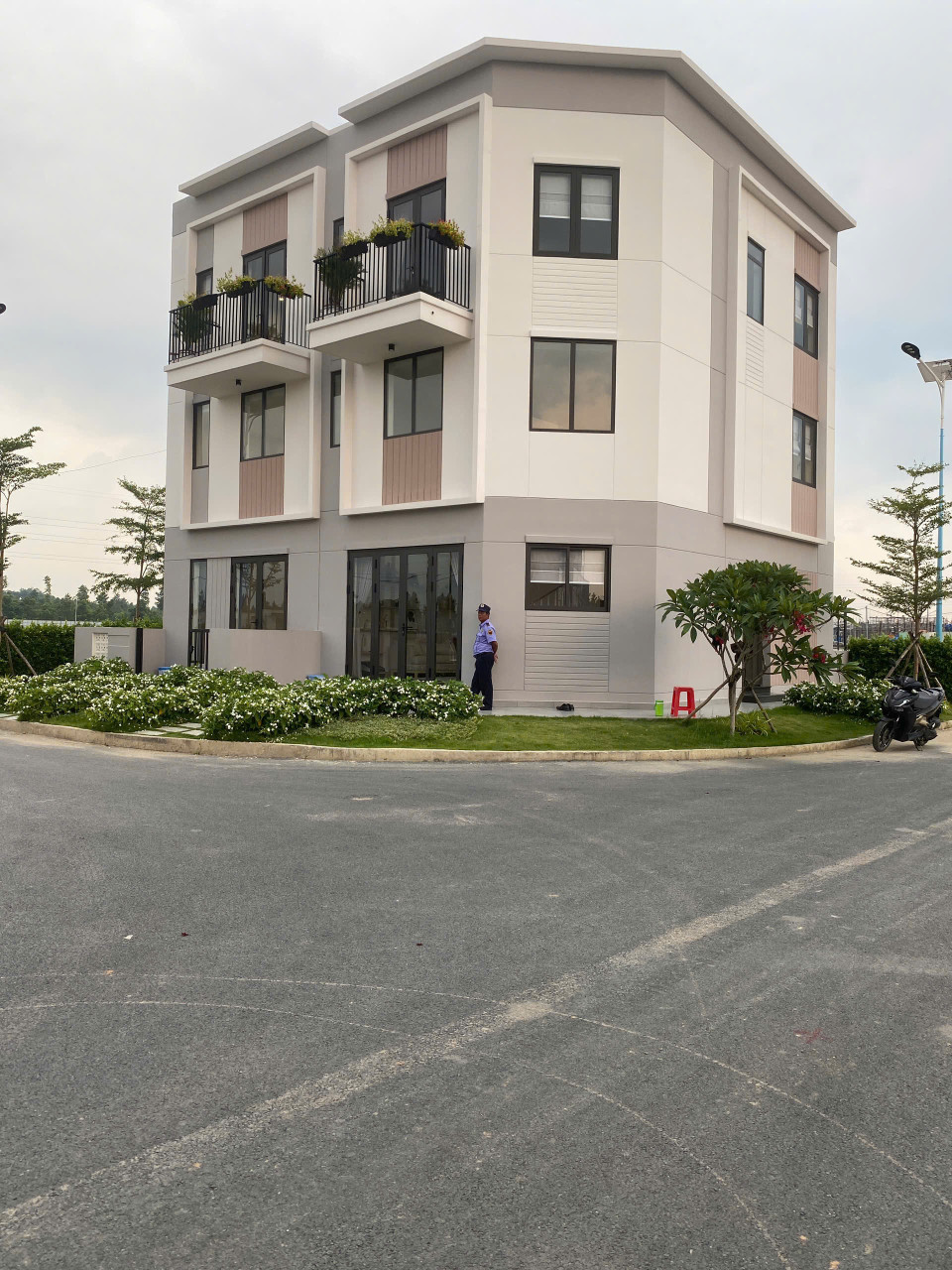 Chỉ Từ 2,41 Tỷ Sở Hữu Nhà Phố Có Sân Trước Sân Sau, Hạ Tầng Đồng Bộ