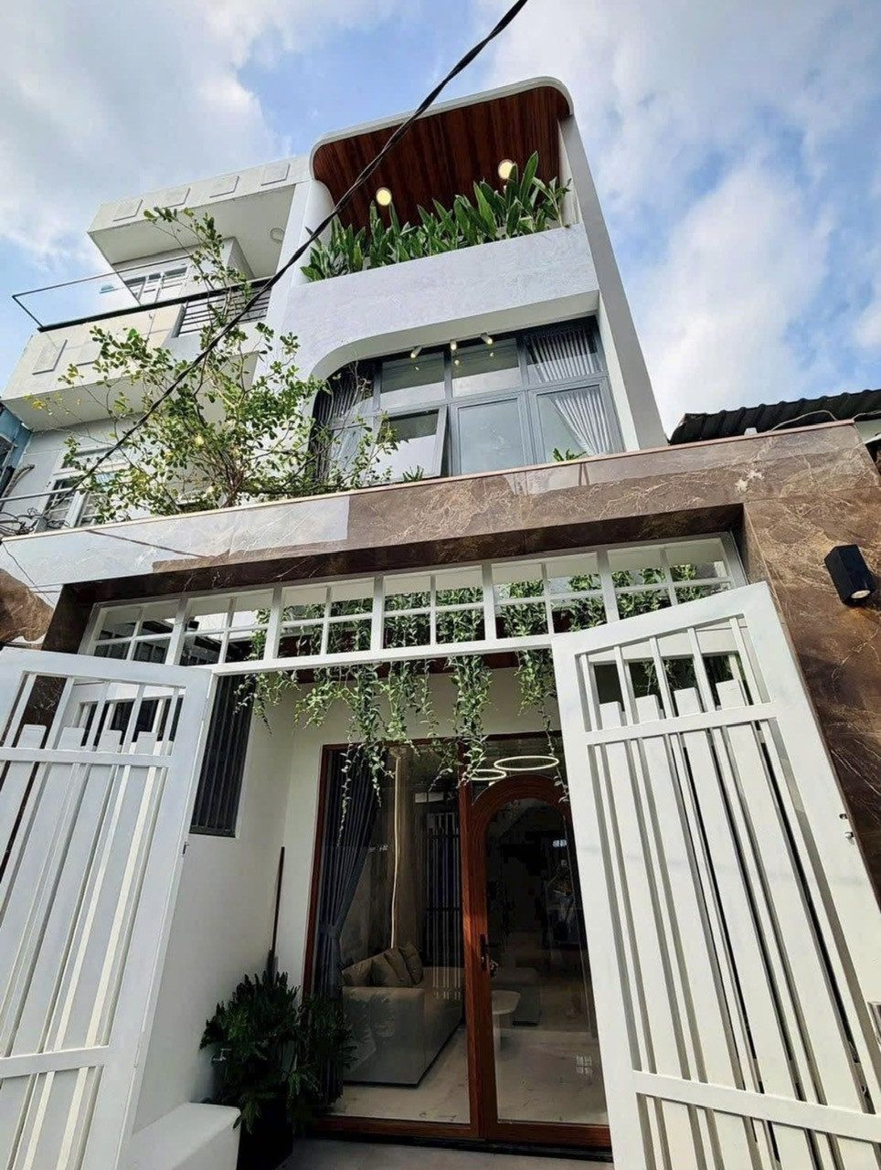 Bán gấp nhà đẹp giá tốt chỉ 4 tỷ250tr/ 85m2 ngay Huỳnh Thiện Lộc, Tân Phú. Sang tên công chứng ngay