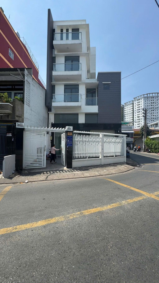 Bán nhà 153m² ngang 8,5m giá 18.9 tỷ tại Phường Hòa Thạnh Quận Tân Phú