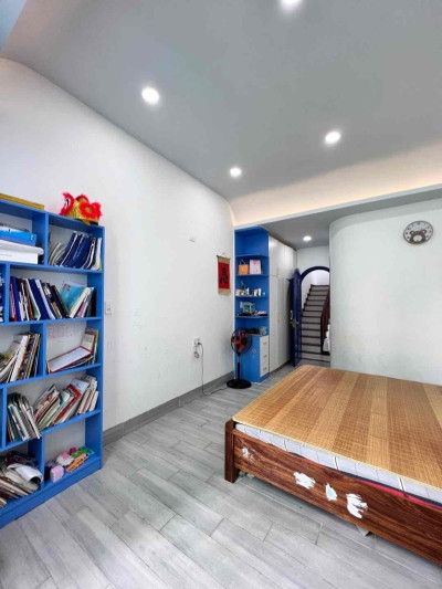 ► Nhà gần MT Thi Sách, 20m Ô tô Đậu, 60m2, 3 tầng mới xây 2 năm, cực chắc, an toàn trẻ nhỏ và người già, 4.5 tỷ