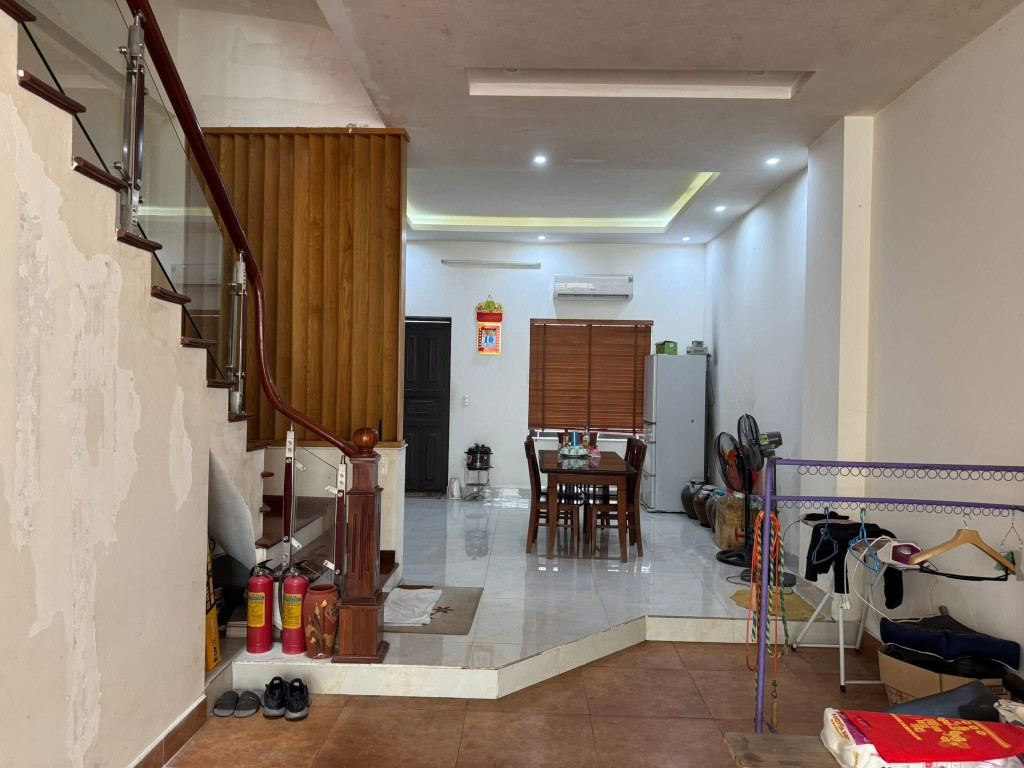 CHUYỂN NHƯỢNG NHANH CĂN NHÀ TRUNG TÂM KHU VỰC VĂN LANG,HÒN GAI,HẠ LONG