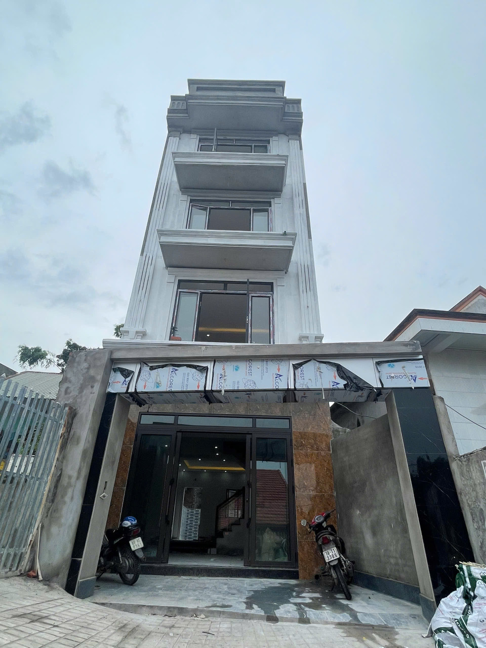 BÁN NHÀ 4 TẦNG MỚI – CỘT 5 – GẦN SỞ ĐIỆN LỰC,PHƯỜNG HẠ LONG
