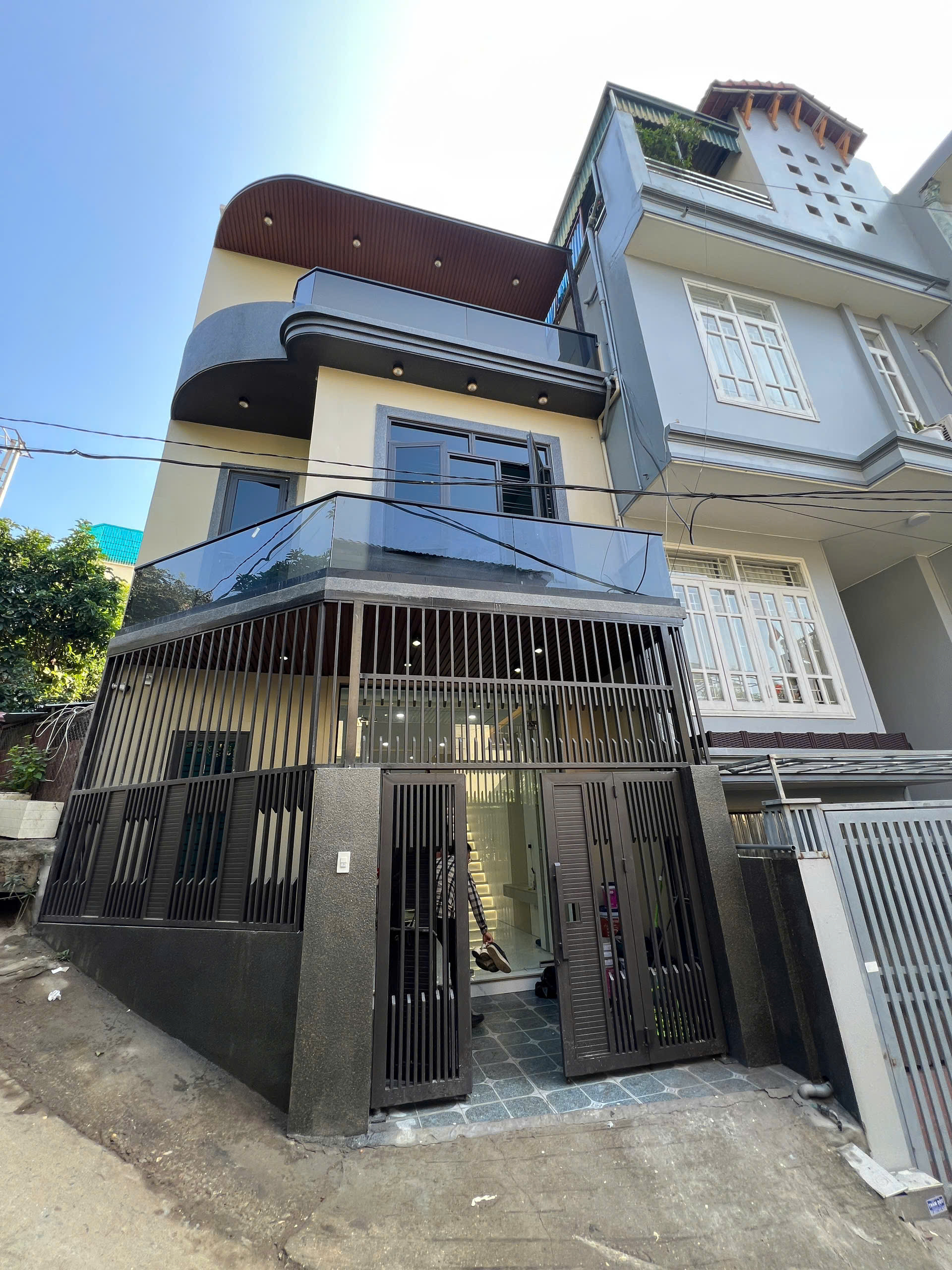 BÁN CĂN NHÀ 3 TẦNG HIỆN ĐẠI,FULL NỘI THẤT,TRUNG TÂM PHƯỜNG HẠ LONG,QUẢNG NINH