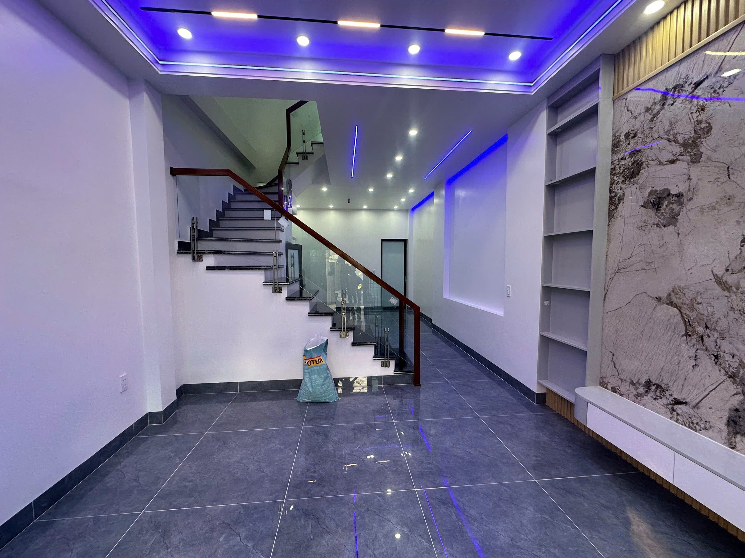 Bán nhà 3 tầng mới xây độc lập 41,8m² full thổ cư ngang 4m giá 2.1 tỷ tại Phường Hưng Đạo (Đa Phúc cũ)