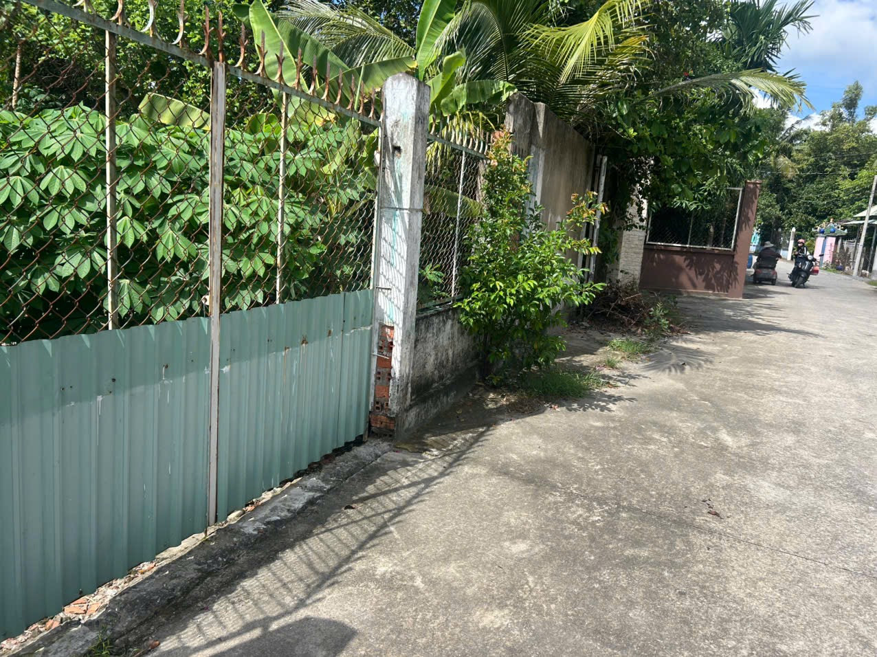 Bán đất mặt tiền đường Hưng Định 04.  Ra chợ búng 500m Diện tích 9.7*27 nở hậu 11m