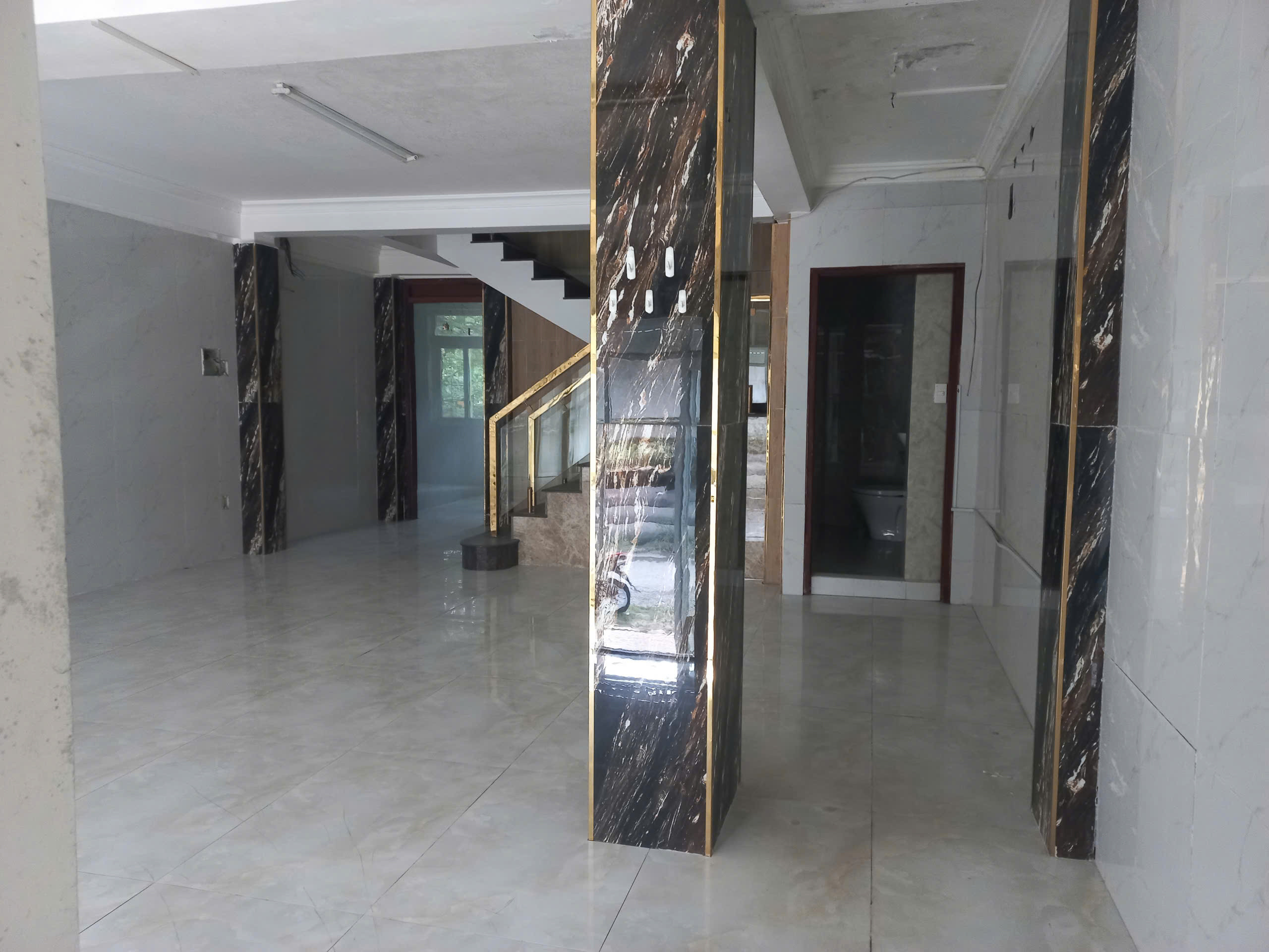 Chính chủ bán nhà mặt phố trần hoàng na, 8,2 tỷ, 94,2m2 giá siêu hời