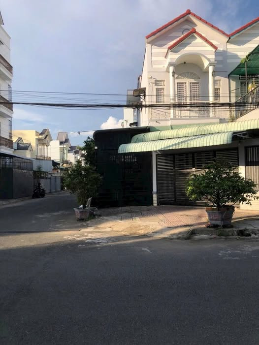 71. Bán nhà trệt lầu góc 2 mặt tiền đường số 4 và số 8 KDC Công An