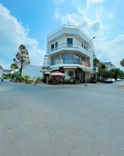 BÁN SHOPHOUSE 1 TRỆT 3 LẦU GÓC ĐƯỜNG SỐ 4 và số 1, KDC NAM LONG 2, CẦN THƠ