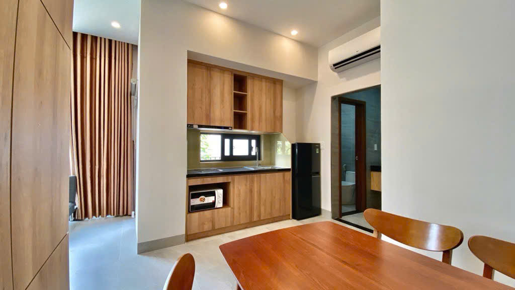 Bán tòa căn hộ Siêu VIP ngay biển Đà nẵng. full nội thất cao cấp.dthu 70tr/th