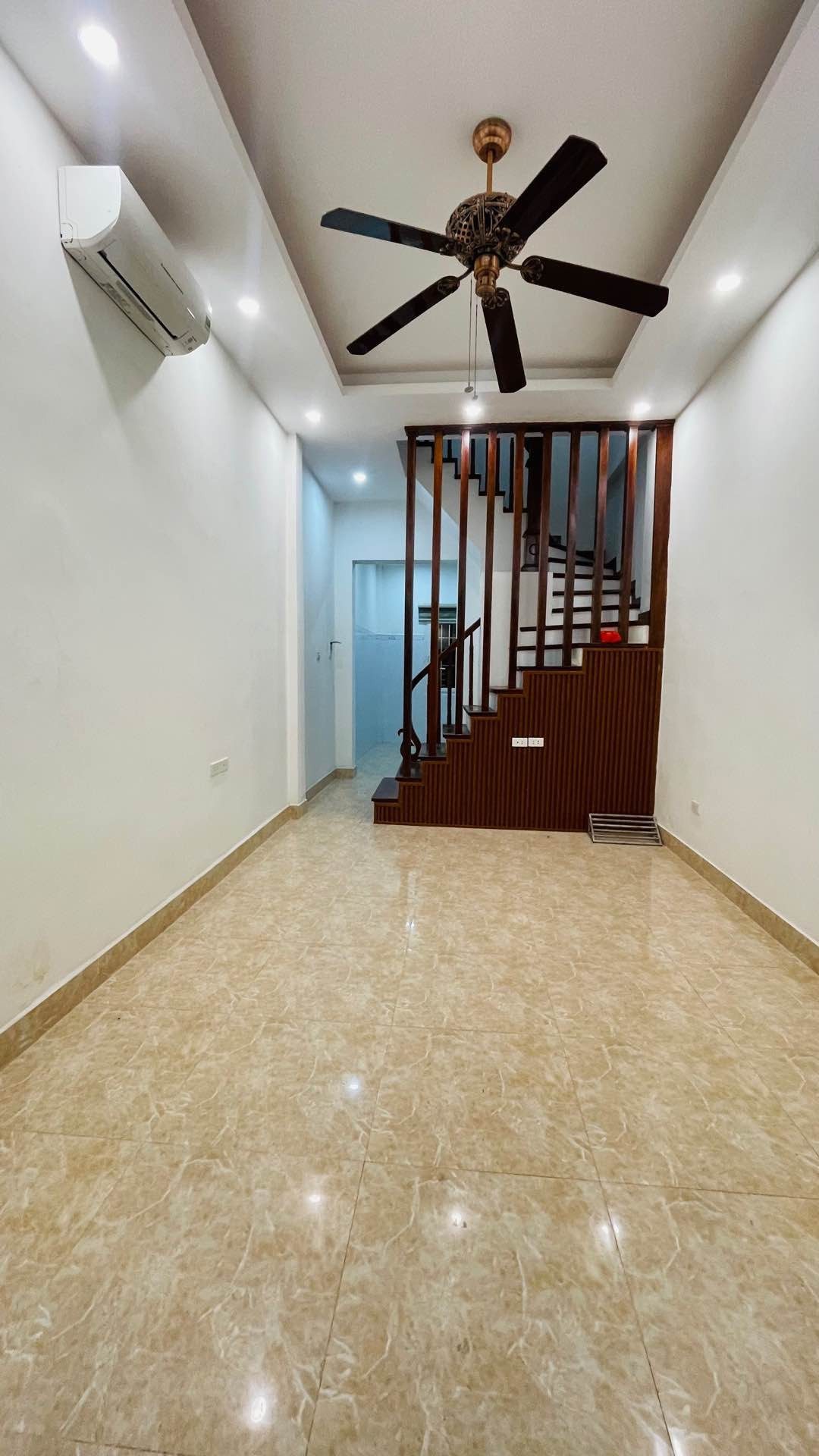 Bán nhà Vương Thừa Vũ - Thanh Xuân – Giá 9.6 tỷ – DT 45m² x 5 tầng – nhà dân xây, 2 mặt ngõ, siêu thoáng