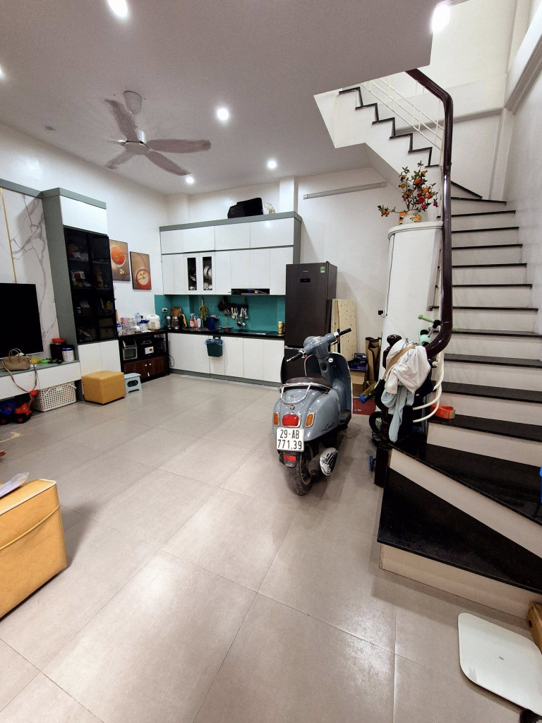 ĐỈNH!  Bùi Xương Trạch,Gần Phố,Gần Oto,DT: 30m2 x 3Tầng,MT: 5.3m,Giá: 6.5 tỷ Thanh Xuân