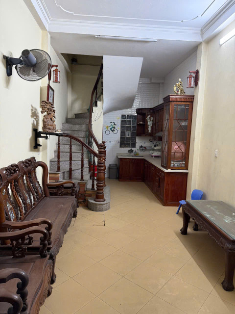 Cho thuê nhà ngõ ô tô Bùi Xương Trạch 35m2 x 5 tầng, 3 ngủ, Full đồ, 11 Triệu/th ở hộ gđ