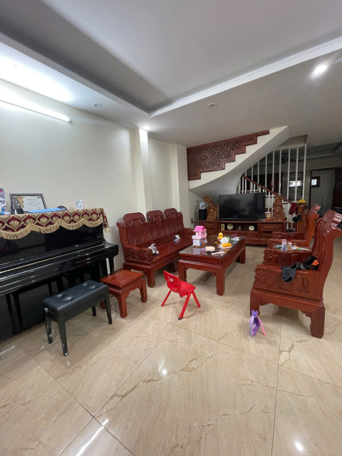 Cho thuê nhà liền kề khu đô thị nhà ở ngõ 183 Hoàng Văn Thái, Khương Trung, quận Thanh Xuân. DT 90m x 4 tầng. giá 35tr