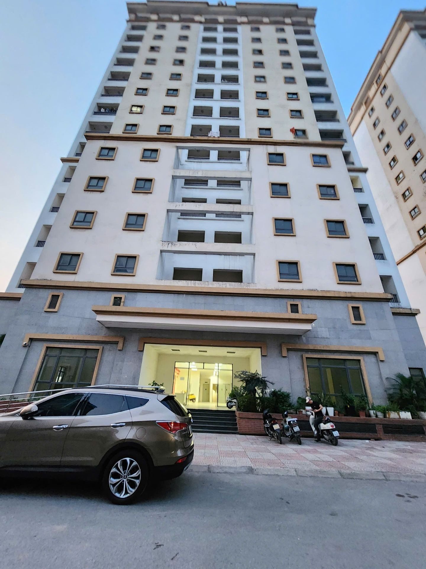 BÁN CĂN HỘ 2PN LÔ GÓC TÒA A1 HOÀNG ĐẠO THÀNH – FULL NỘI THẤT ĐẸP – NHÀ THOÁNG SÁNG