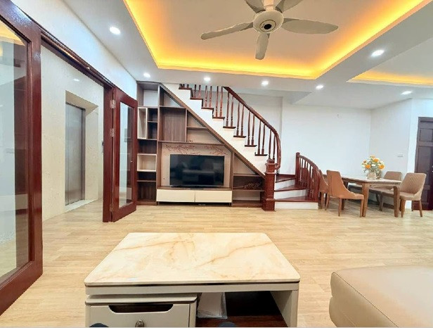 Đầu mặt phố Phùng Hưng - VP3 - Gần phố - Ô tô tránh 10 - Nội thất cao cấp - Vào ở ngay - 12,2 tỷ -