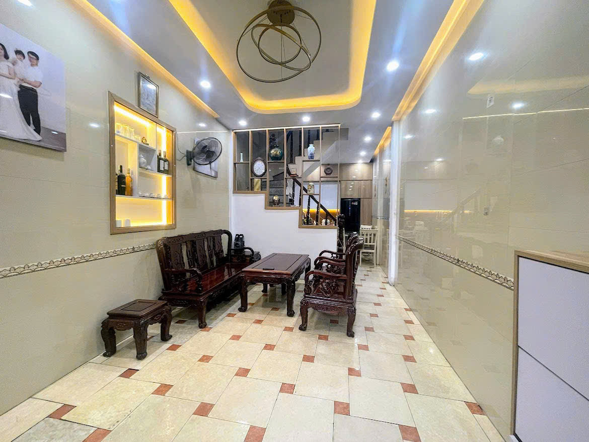 Cho thuê nhà ngõ 122 Kim Giang 4.5 tầng x 35m2 14 Triệu ô tô đỗ, có chỗ để ô tô miễn phí