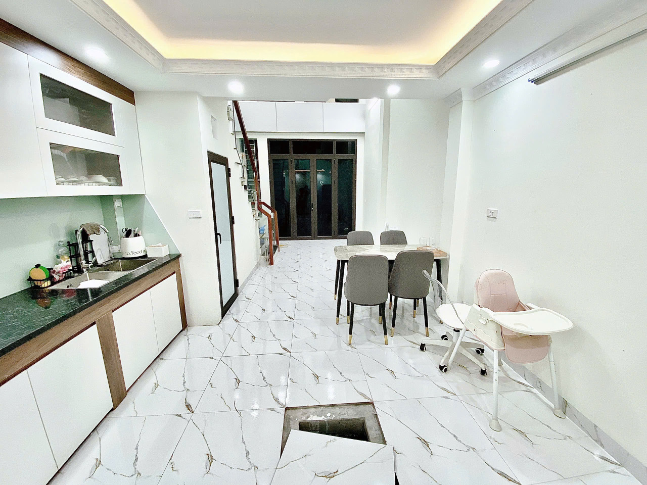 Bán nhà phố Kim Giang. Dt:46 m/5tầng. Ô tô đỗ cửa. Sầm uất. An ninh tốt. Giá: 7,9 tỷ