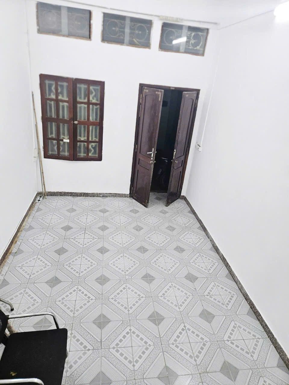 Cho Thuê Nhà Tôn Thất Tùng - Đống Đa 40M² 3 Tầng 4 Ngủ - Nội Thất Full - Giá Thuê 10tr