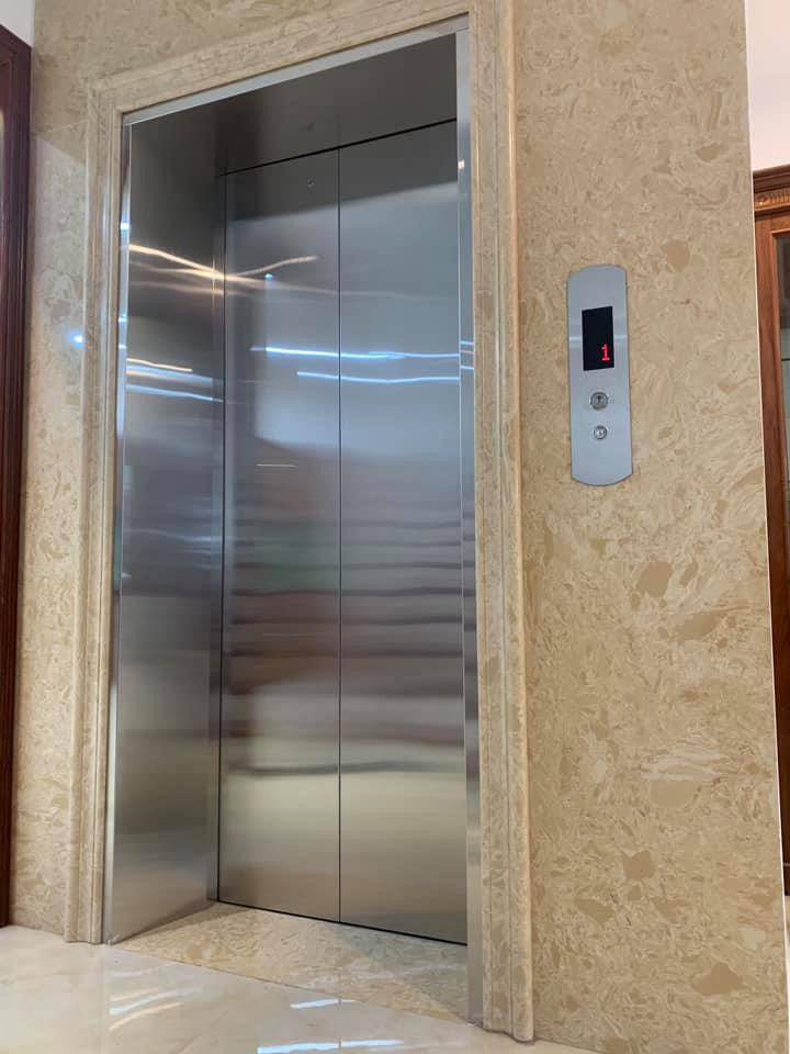 Cho thuê nhà mới, căn góc, Phạm Ngọc Thạch, 104m2x 5T vỉa hè 29 Tr