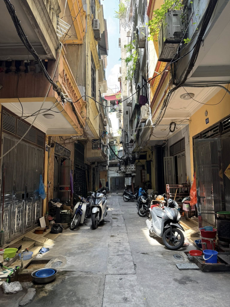 ĐẦU TƯ HOT! Giang Văn Minh,4 Chỗ Đỗ Cửa,30m Ra Phố,DT: 39m2 x C4,MT:9.8m,Giá: 9 tỷ Ba Đình