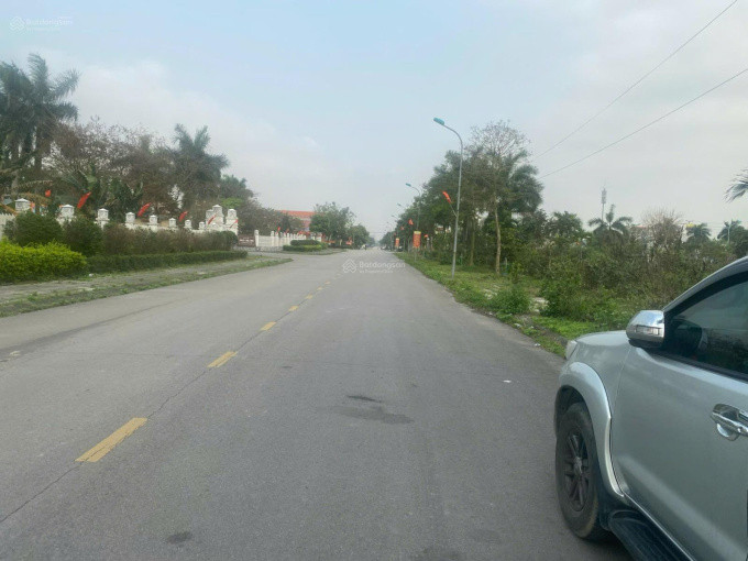 Chính chủ cần bán đất tại Kim Sơn, Đông Triều, Quảng Ninh ======== Đặc điểm nổi bật. * Giá chỉ 55 triệu/m², rất hợp lý cho diện tích lớn. * Diện tích 492m², phù hợp cho nhiều mục đích sử dụng. * Đất có vị trí thuận lợi, dễ dàng di chuyển đến các khu vực l