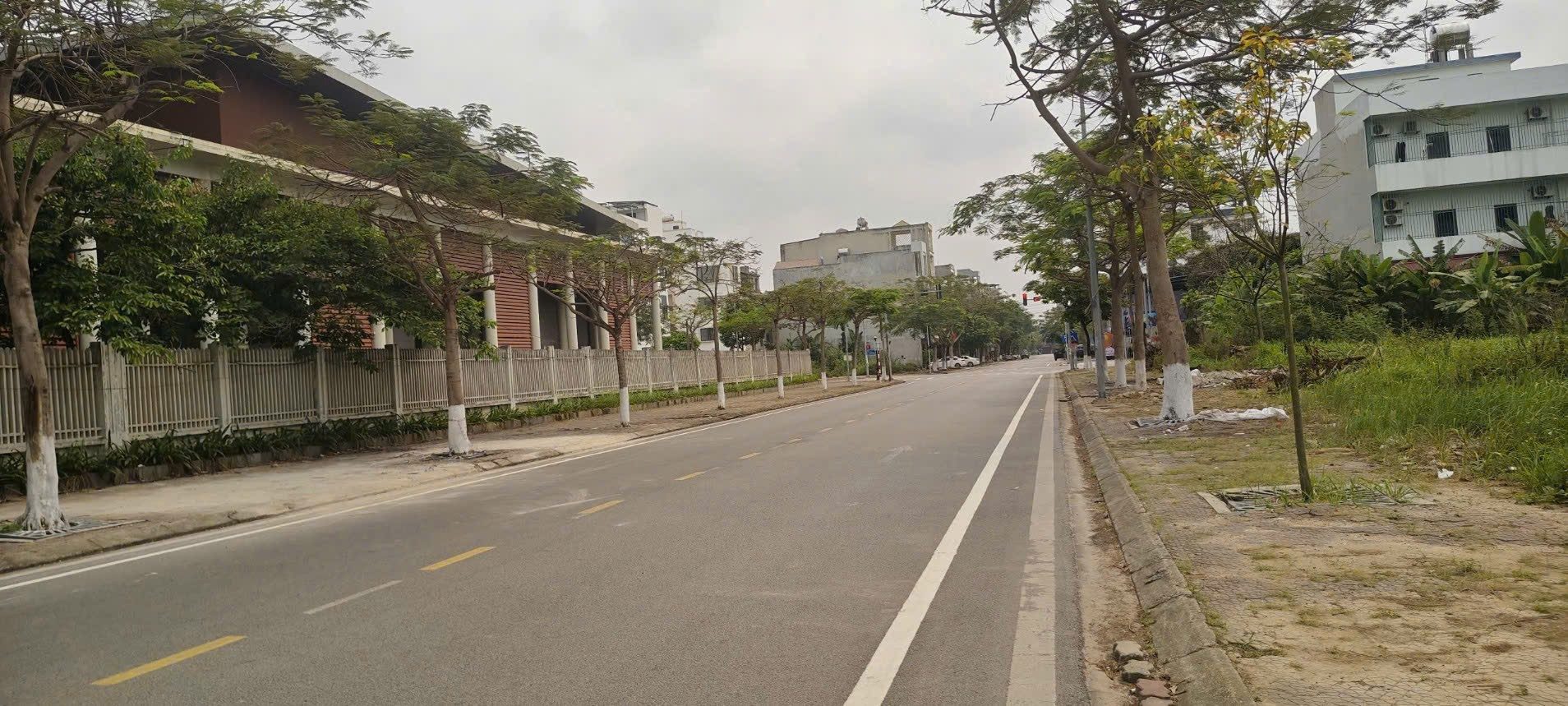 Bán đất biệt thự đường chu văn an nhìn trường chuyên dt 252m2 + mt 9m hướng TB giá 24.5 tỷ