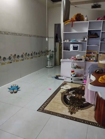 🎁Nhà trệt lầu đẹp, chắc chắn. Vị trí gần chợ Lái thiêu.