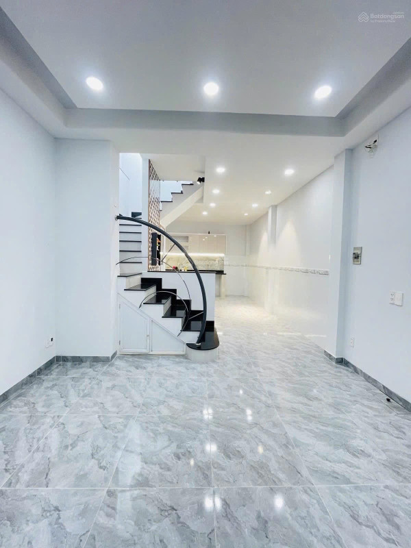 Bán nhà tại Lái Thiêu, Thuận An, giá 1.65TỶ, sổ hồng sẵn, thích hợp đầu tư